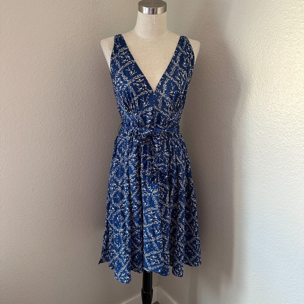 & Other Stories Short Dress V Neck Sleeveless Pleated Lightweight Blue Sz 4